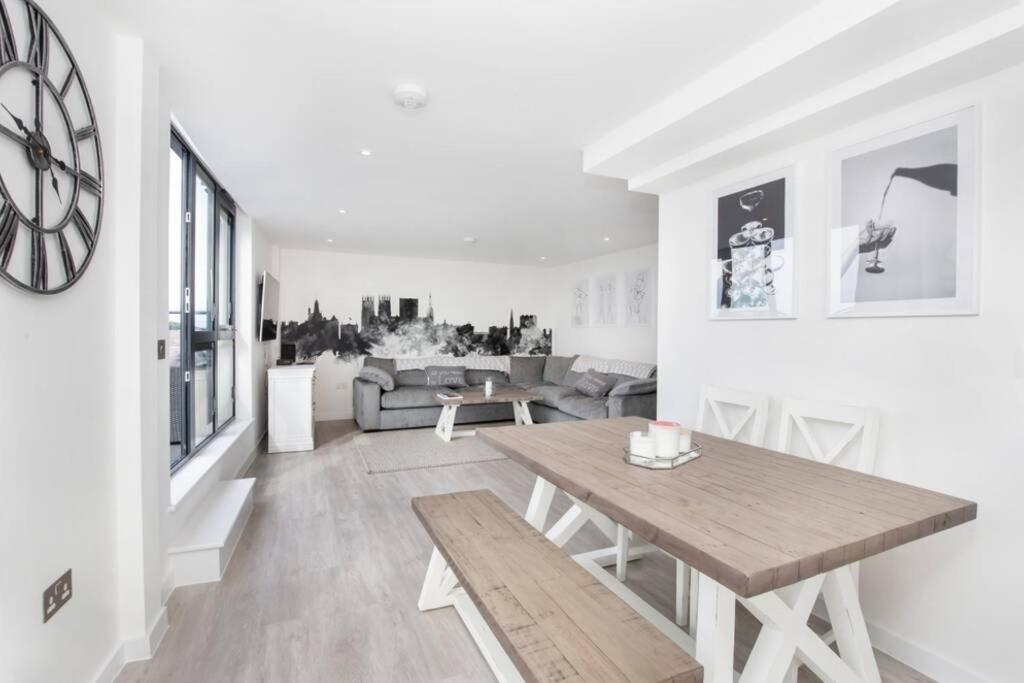 2 Bedroom Penthouse - Large Balcony - Minster View York Ngoại thất bức ảnh